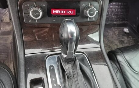 Volkswagen Touareg III, 2011 год, 1 800 000 рублей, 10 фотография