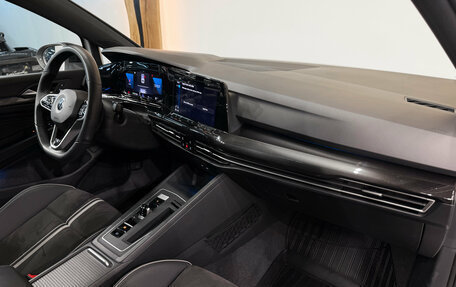 Volkswagen Golf VIII, 2024 год, 3 900 000 рублей, 17 фотография