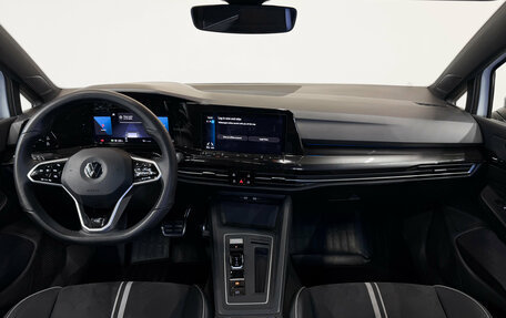 Volkswagen Golf VIII, 2024 год, 3 900 000 рублей, 12 фотография