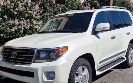 Toyota Land Cruiser 200, 2015 год, 3 590 000 рублей, 2 фотография
