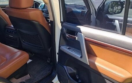 Toyota Land Cruiser 200, 2015 год, 3 590 000 рублей, 10 фотография