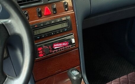 Mercedes-Benz E-Класс, 1996 год, 325 000 рублей, 24 фотография