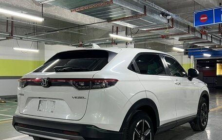 Honda Vezel, 2023 год, 1 945 000 рублей, 5 фотография