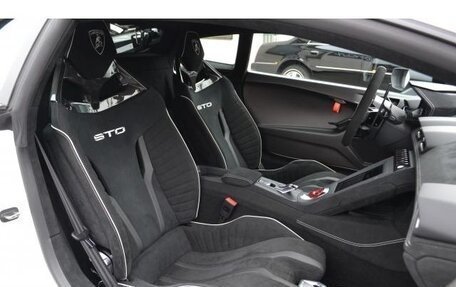 Lamborghini Huracán, 2022 год, 32 001 000 рублей, 15 фотография