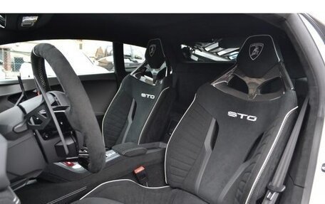Lamborghini Huracán, 2022 год, 32 001 000 рублей, 14 фотография