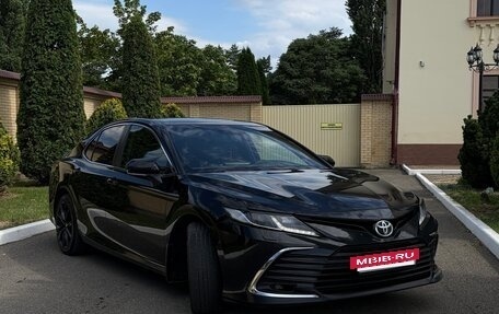 Toyota Camry, 2021 год, 2 800 000 рублей, 3 фотография