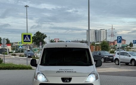 Peugeot Partner II рестайлинг 2, 2011 год, 255 000 рублей, 1 фотография