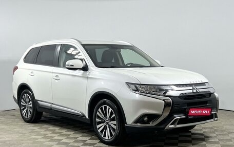 Mitsubishi Outlander III рестайлинг 3, 2019 год, 1 843 100 рублей, 1 фотография