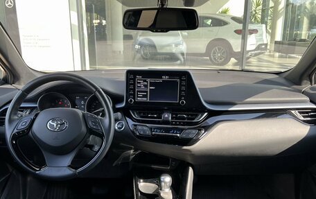 Toyota C-HR I рестайлинг, 2021 год, 2 490 000 рублей, 23 фотография