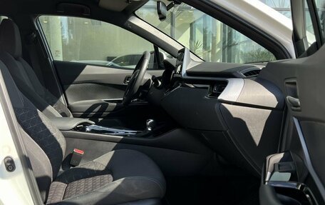 Toyota C-HR I рестайлинг, 2021 год, 2 490 000 рублей, 30 фотография