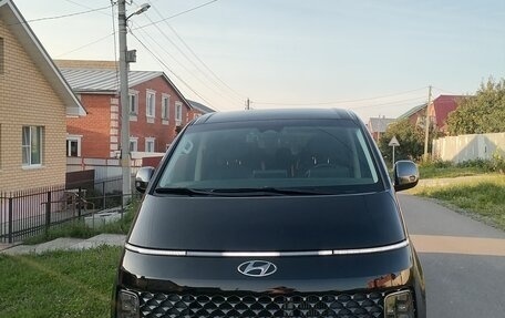 Hyundai Staria, 2021 год, 4 000 000 рублей, 2 фотография