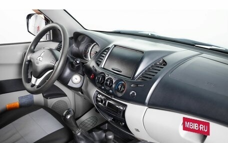 Mitsubishi L200 IV рестайлинг, 2013 год, 2 149 000 рублей, 10 фотография