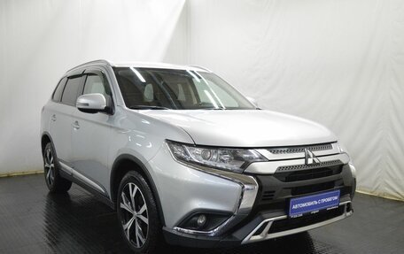Mitsubishi Outlander III рестайлинг 3, 2019 год, 2 150 000 рублей, 3 фотография