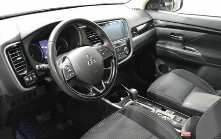 Mitsubishi Outlander III рестайлинг 3, 2019 год, 2 150 000 рублей, 10 фотография