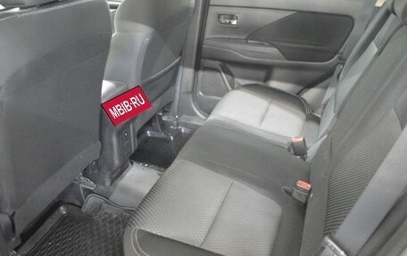 Mitsubishi Outlander III рестайлинг 3, 2019 год, 2 150 000 рублей, 11 фотография