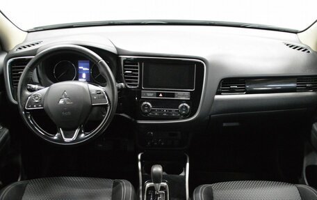 Mitsubishi Outlander III рестайлинг 3, 2019 год, 2 150 000 рублей, 14 фотография
