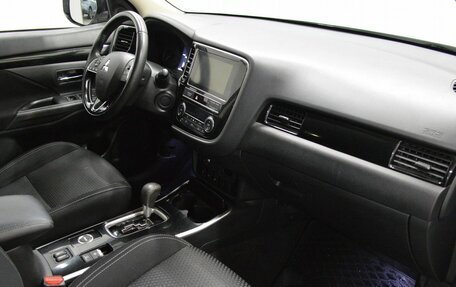 Mitsubishi Outlander III рестайлинг 3, 2019 год, 2 150 000 рублей, 12 фотография