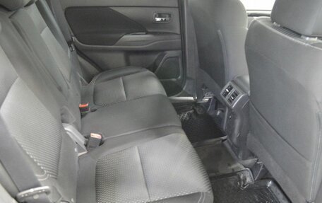 Mitsubishi Outlander III рестайлинг 3, 2019 год, 2 150 000 рублей, 13 фотография