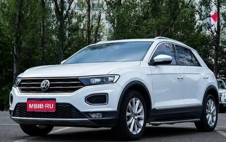 Volkswagen T-Roc I, 2021 год, 1 877 007 рублей, 1 фотография