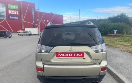 Mitsubishi Outlander III рестайлинг 3, 2007 год, 500 000 рублей, 9 фотография