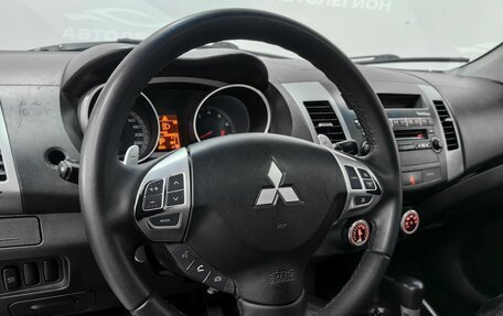 Mitsubishi Outlander III рестайлинг 3, 2008 год, 800 000 рублей, 13 фотография