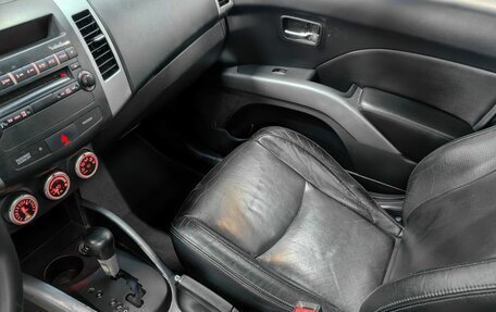 Mitsubishi Outlander III рестайлинг 3, 2008 год, 800 000 рублей, 14 фотография