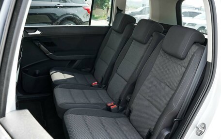 Volkswagen Touran III, 2019 год, 1 900 000 рублей, 10 фотография