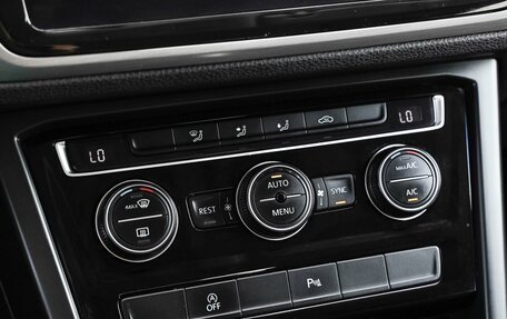 Volkswagen Touran III, 2019 год, 1 900 000 рублей, 21 фотография