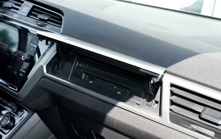 Volkswagen Touran III, 2019 год, 1 900 000 рублей, 27 фотография