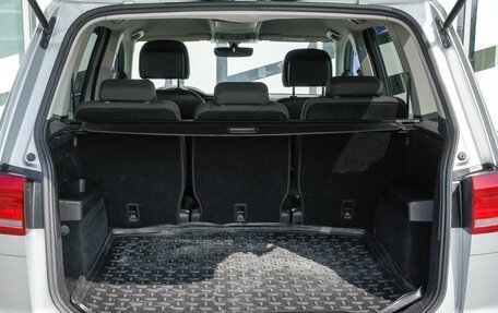 Volkswagen Touran III, 2019 год, 1 900 000 рублей, 28 фотография
