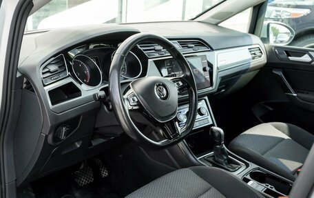 Volkswagen Touran III, 2019 год, 1 900 000 рублей, 26 фотография