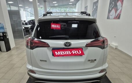 Toyota RAV4, 2018 год, 2 196 000 рублей, 6 фотография