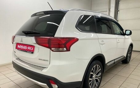 Mitsubishi Outlander III рестайлинг 3, 2015 год, 1 625 000 рублей, 6 фотография