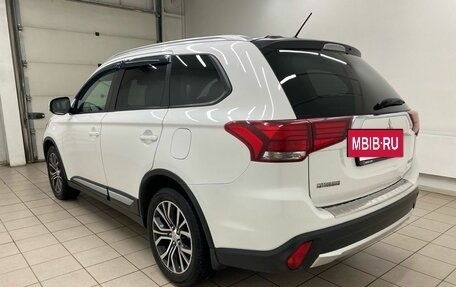 Mitsubishi Outlander III рестайлинг 3, 2015 год, 1 625 000 рублей, 4 фотография