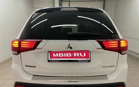 Mitsubishi Outlander III рестайлинг 3, 2015 год, 1 625 000 рублей, 17 фотография