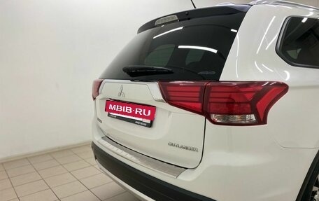 Mitsubishi Outlander III рестайлинг 3, 2015 год, 1 625 000 рублей, 15 фотография