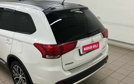 Mitsubishi Outlander III рестайлинг 3, 2015 год, 1 625 000 рублей, 14 фотография