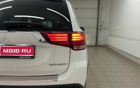 Mitsubishi Outlander III рестайлинг 3, 2015 год, 1 625 000 рублей, 16 фотография