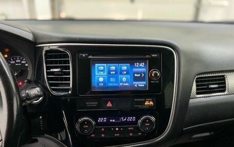Mitsubishi Outlander III рестайлинг 3, 2015 год, 1 625 000 рублей, 28 фотография