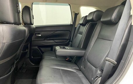 Mitsubishi Outlander III рестайлинг 3, 2015 год, 1 625 000 рублей, 32 фотография