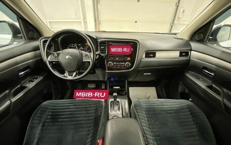Mitsubishi Outlander III рестайлинг 3, 2015 год, 1 625 000 рублей, 25 фотография