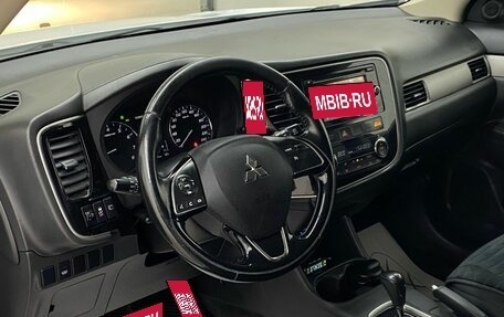 Mitsubishi Outlander III рестайлинг 3, 2015 год, 1 625 000 рублей, 24 фотография