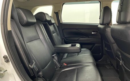 Mitsubishi Outlander III рестайлинг 3, 2015 год, 1 625 000 рублей, 33 фотография