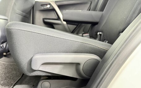 Toyota RAV4, 2018 год, 2 200 000 рублей, 18 фотография