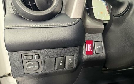 Toyota RAV4, 2018 год, 2 200 000 рублей, 13 фотография