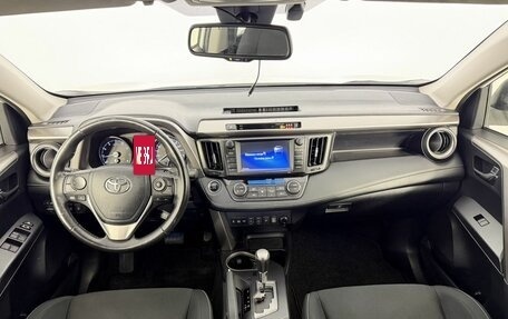 Toyota RAV4, 2018 год, 2 200 000 рублей, 21 фотография