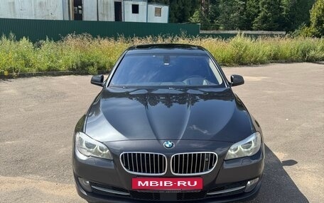BMW 5 серия, 2011 год, 1 900 000 рублей, 3 фотография
