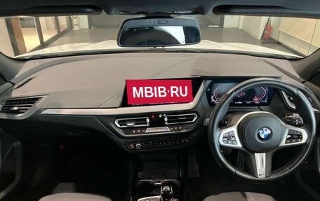 BMW 1 серия, 2022 год, 1 450 000 рублей, 7 фотография