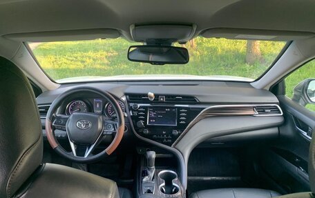 Toyota Camry, 2019 год, 2 050 000 рублей, 13 фотография