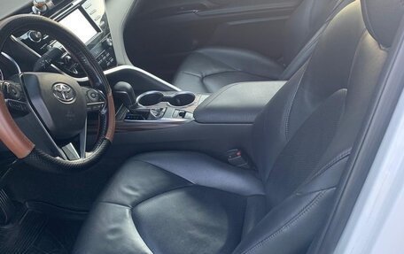 Toyota Camry, 2019 год, 2 050 000 рублей, 11 фотография